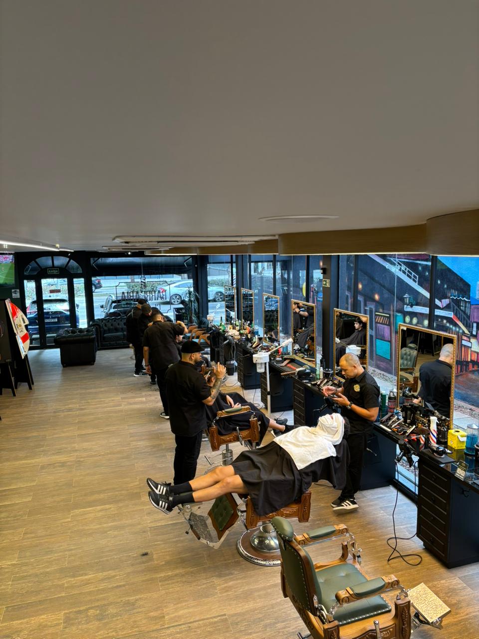 Visão do salão da barbearia